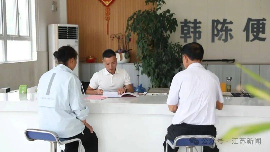 “上场了，该拼了！”全网点赞的“苏超”村支书：左手秧苗，右脚足球