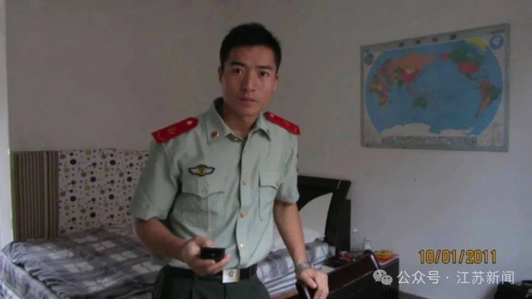 “上场了，该拼了！”全网点赞的“苏超”村支书：左手秧苗，右脚足球