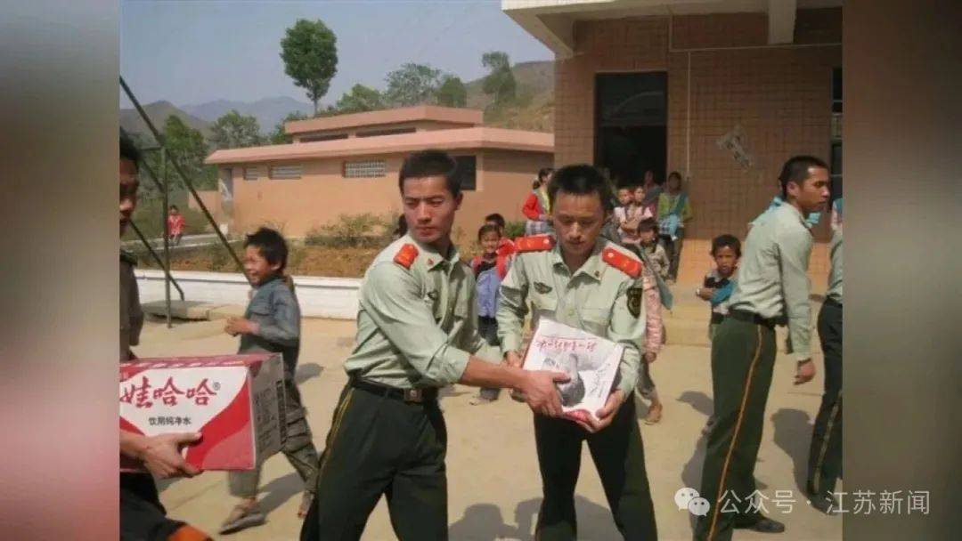 “上场了，该拼了！”全网点赞的“苏超”村支书：左手秧苗，右脚足球