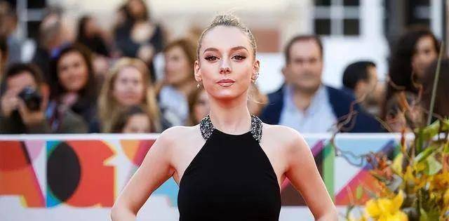 世界杯期间，谁是身材最火辣的球星太太？揭秘！