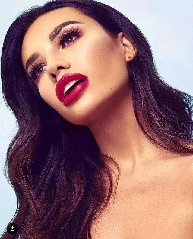 世界杯期间，谁是身材最火辣的球星太太？揭秘！