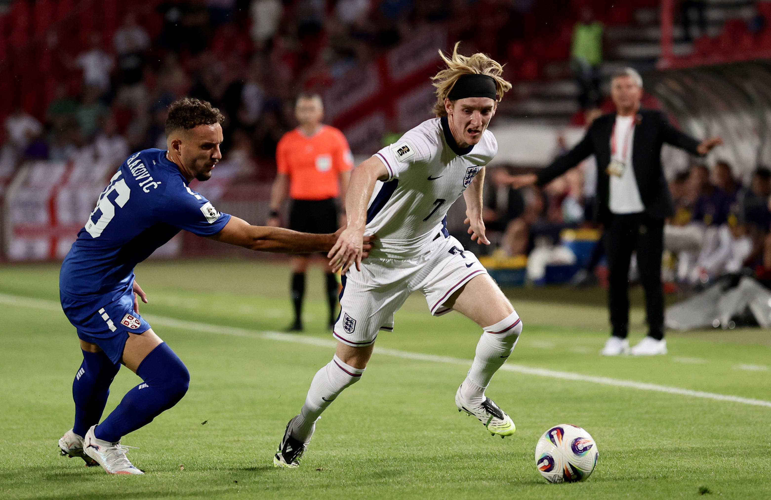 （体育）足球——世预赛：英格兰胜塞尔维亚