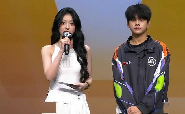 胜者组竞争激烈，KSG要是输了，AG就没了，在狼队身上拿2分太难