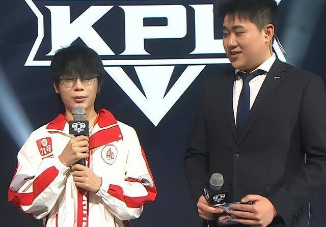 胜者组竞争激烈，KSG要是输了，AG就没了，在狼队身上拿2分太难